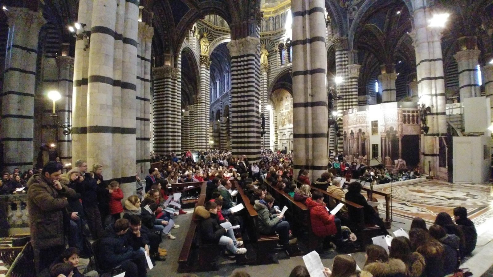 consegna-del-credo-e-adolescenziamo-una-domenica-per-i-giovani