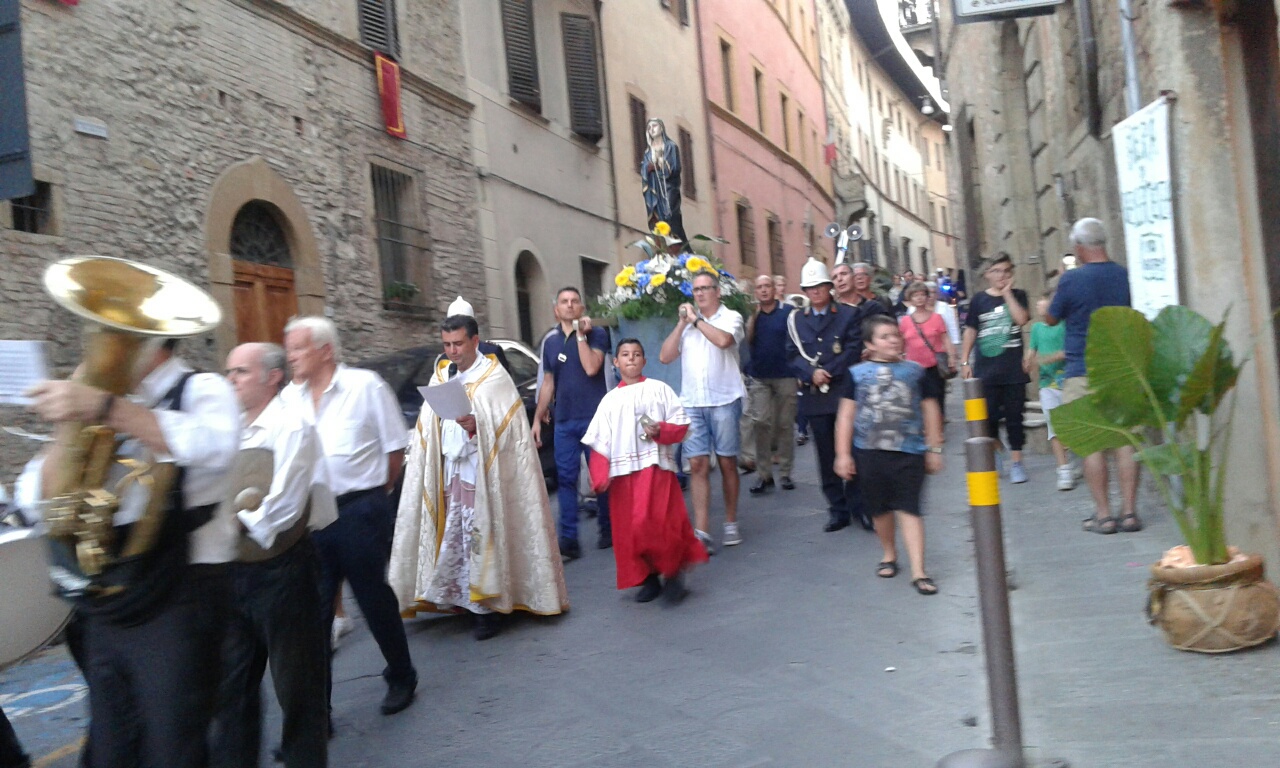 i-festeggiamenti-in-onore-della-madonna-addolorata-a-colle-val-delsa