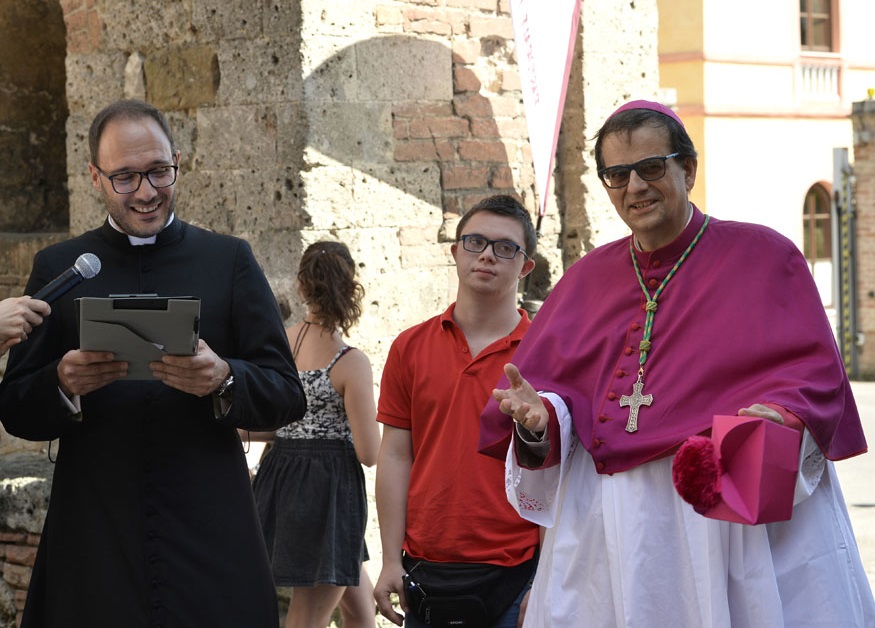 saluto-ai-giovani-di-mons-lojudice