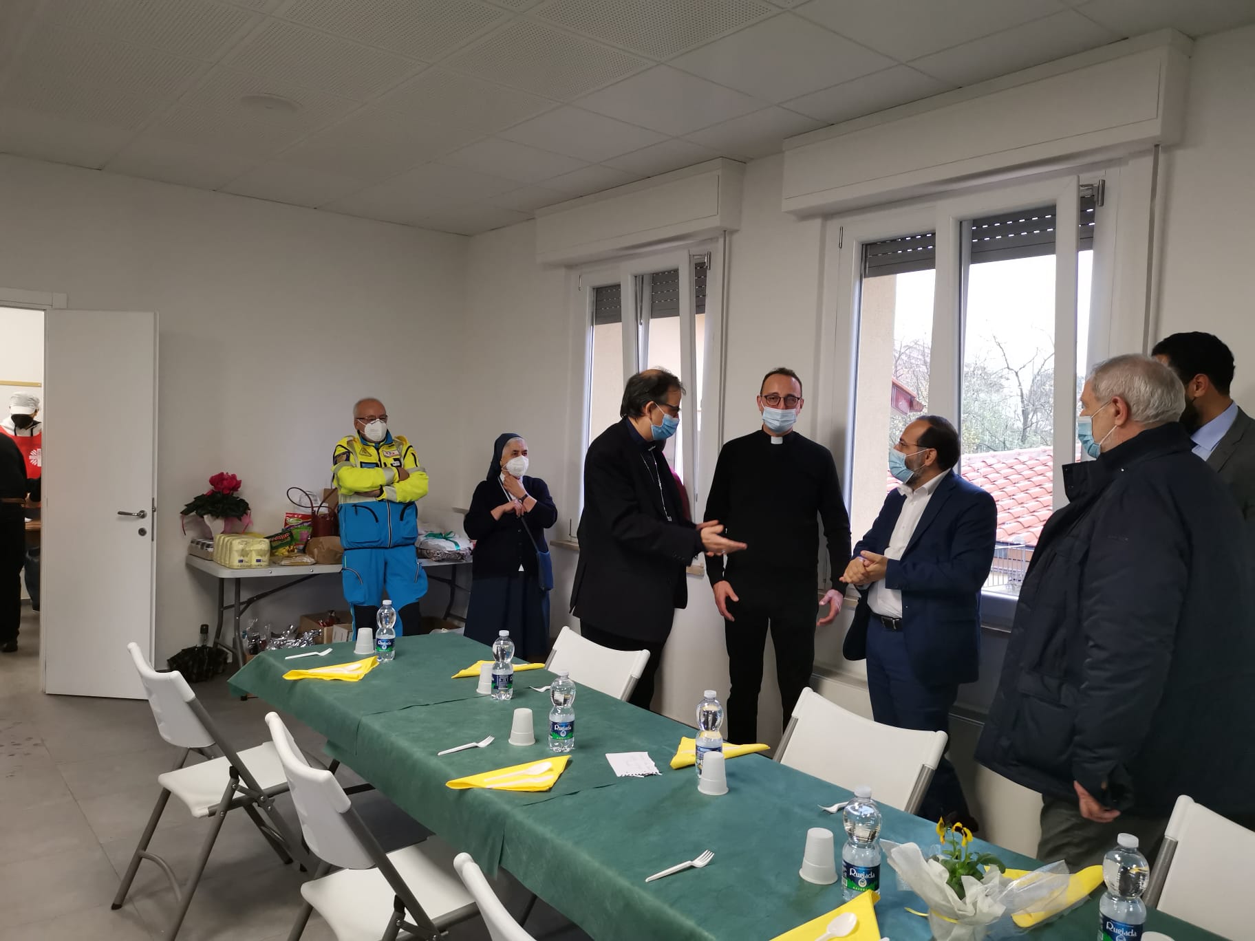 giornata-mondiale-dei-poveri-il-cardinale-lojudice-e-limam-a-pranzo-con-i-profughi-afghani