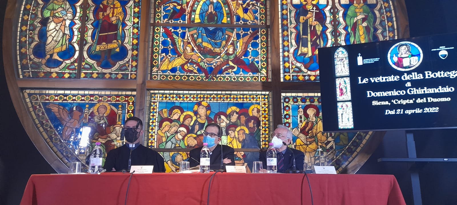 le-vetrate-della-bottega-di-domenico-ghirlandaio-nella-cripta-del-duomo-di-siena-oggi-la-presentazione-con-il-card-lojudice