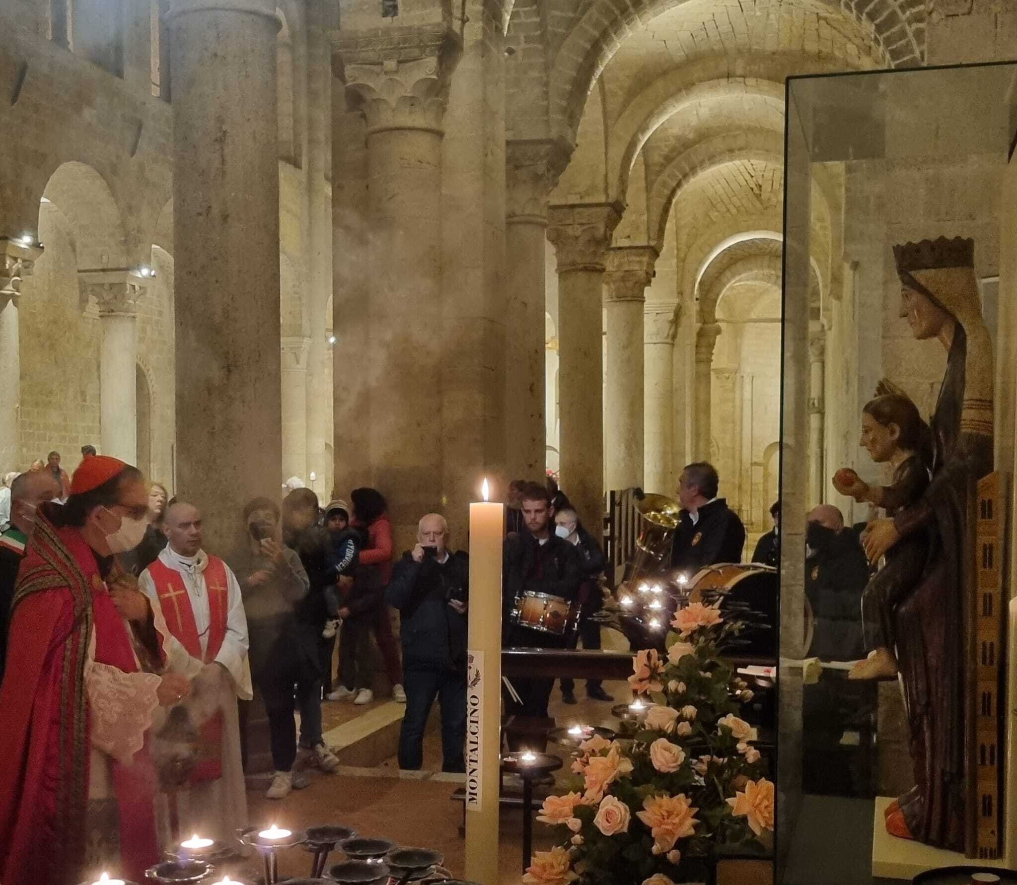 ieri-sera-la-solenne-processione-per-santantimo-oggi-la-festa-liturgica