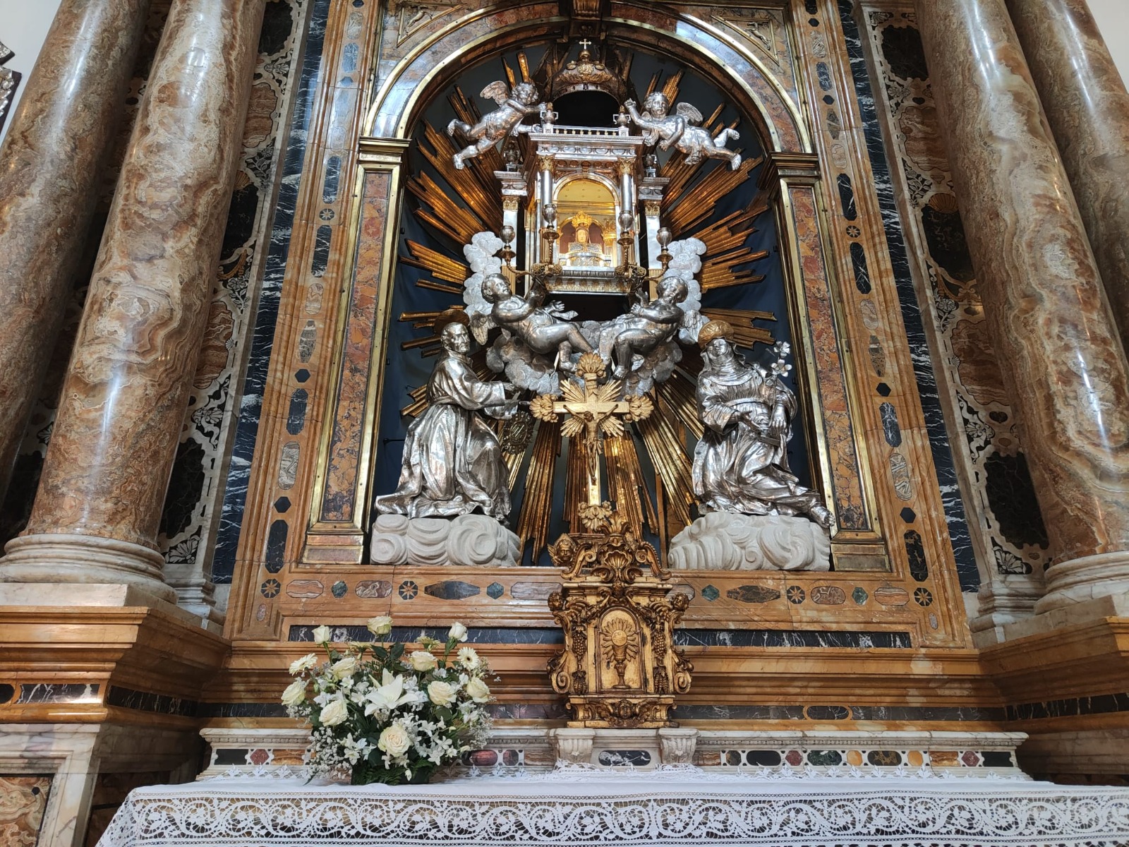 laltare-maggiore-della-madonna-di-provenzano-torna-a-risplendere-presentati-i-restauri