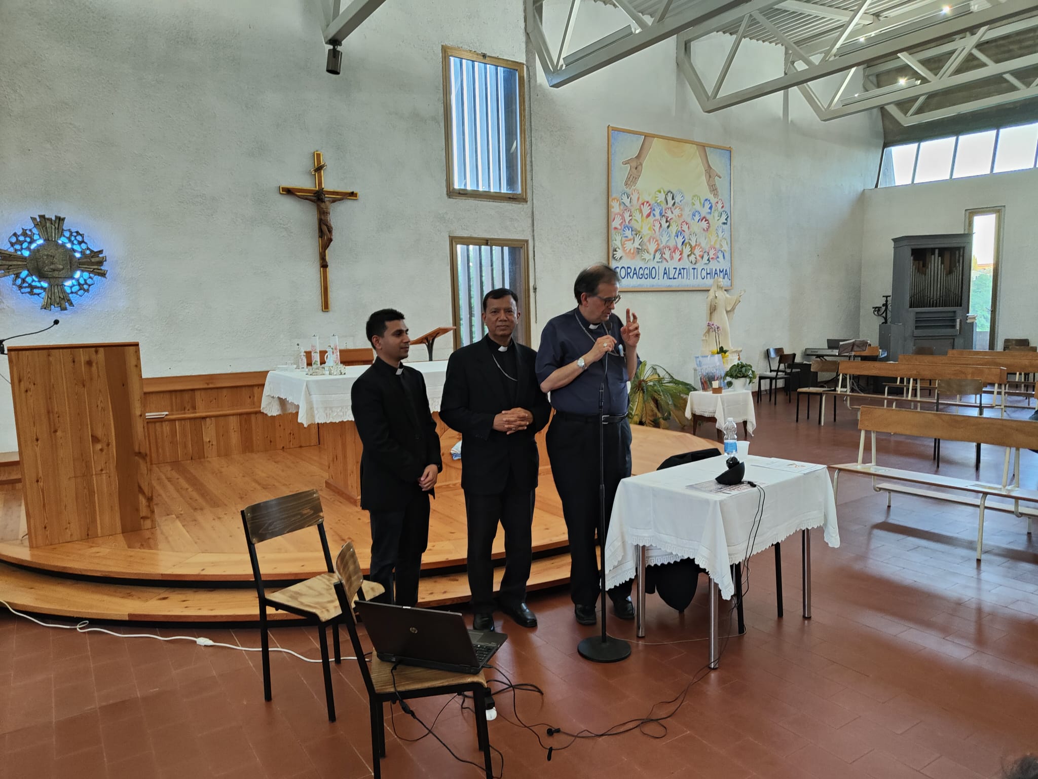 in-arcidiocesi-la-visita-di-mons-shaw-arcivescovo-di-lahore-in-pakistan