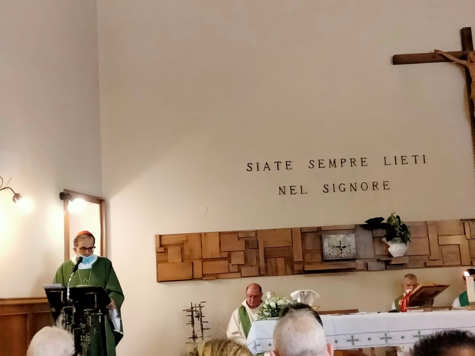 le-immagini-dellincontro-del-card-lojudice-con-i-nonni-e-le-nonne-di-casa-san-giuseppe-a-colle-val-delsa