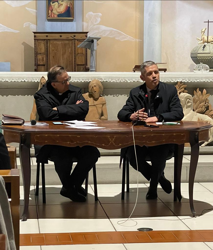 ieri-lincontro-della-chiesa-di-siena-con-il-mondo-della-sanita-card-lojudice-in-ascolto-con-lo-sguardo-al-cammino-sinodale