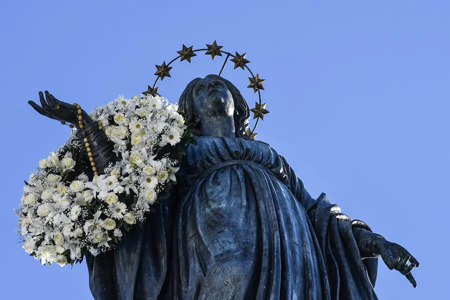 8-dicembre-Papa-Piazza-di-Spagna-900x600