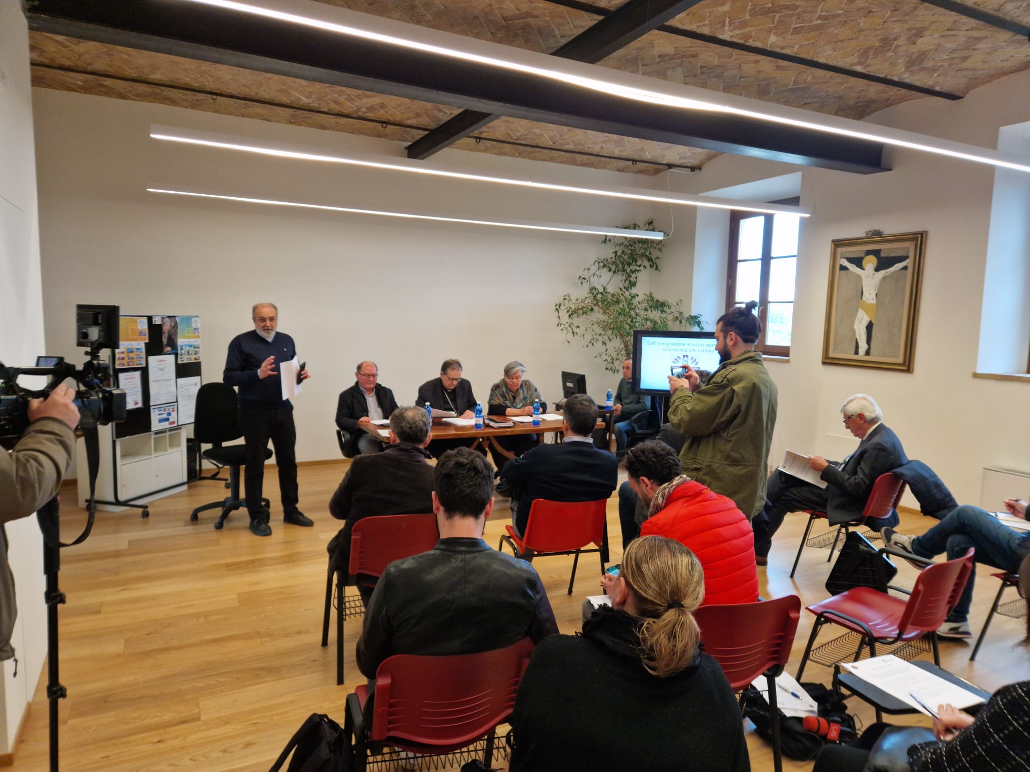 presentato-il-dossier-caritas-dallimmigrazione-alla-crisi-economica-una-societa-che-cambia
