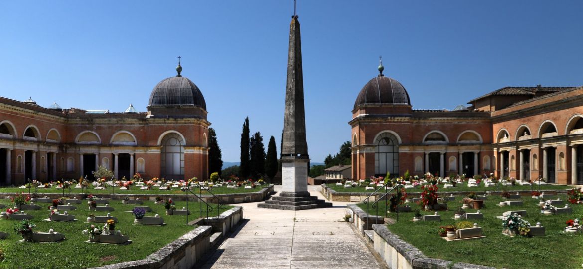 Siena,_cimitero_della_misericordia,_il_campo_superiore_02