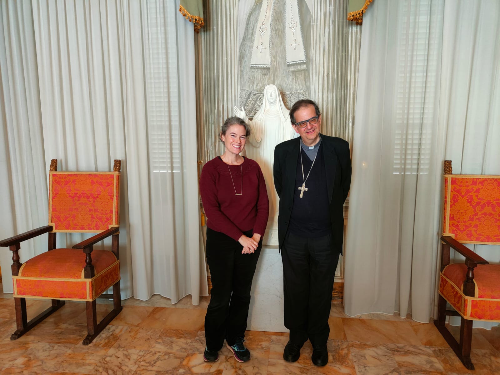 siena-incontro-tra-il-card-lojudice-e-sara-greengrass-esponente-dellambasciata-usa-presso-la-santa-sede