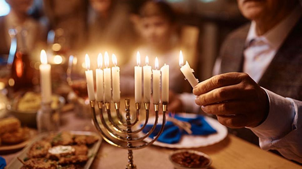 Hanukkah-Celebrating-the-Festival-of-Lights_600x450