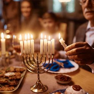 Hanukkah-Celebrating-the-Festival-of-Lights_600x450