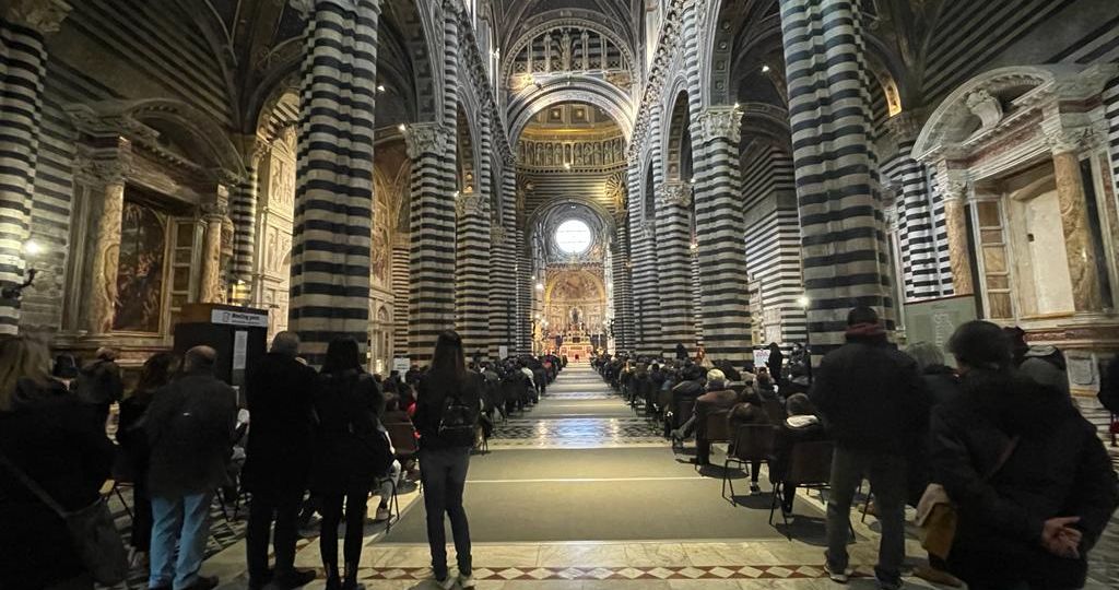 Duomo-ragazzi-siena-toscana-cerimonia-ucraina@sn2022