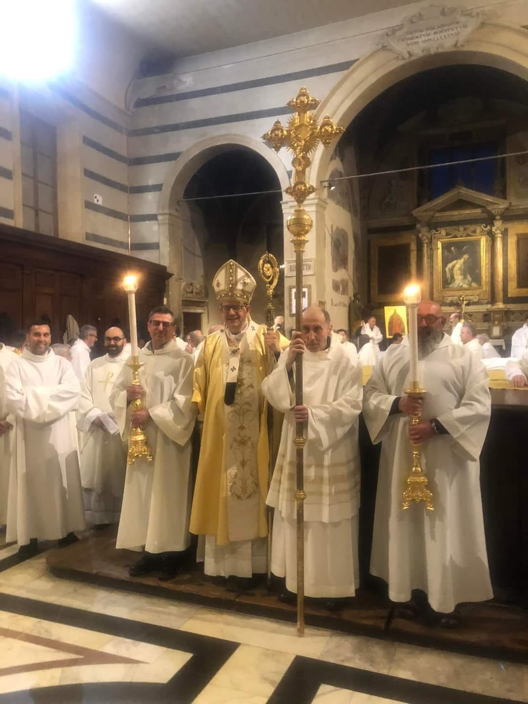 messa-del-crisma-card-lojudice-la-chiesa-un-corpo-unico