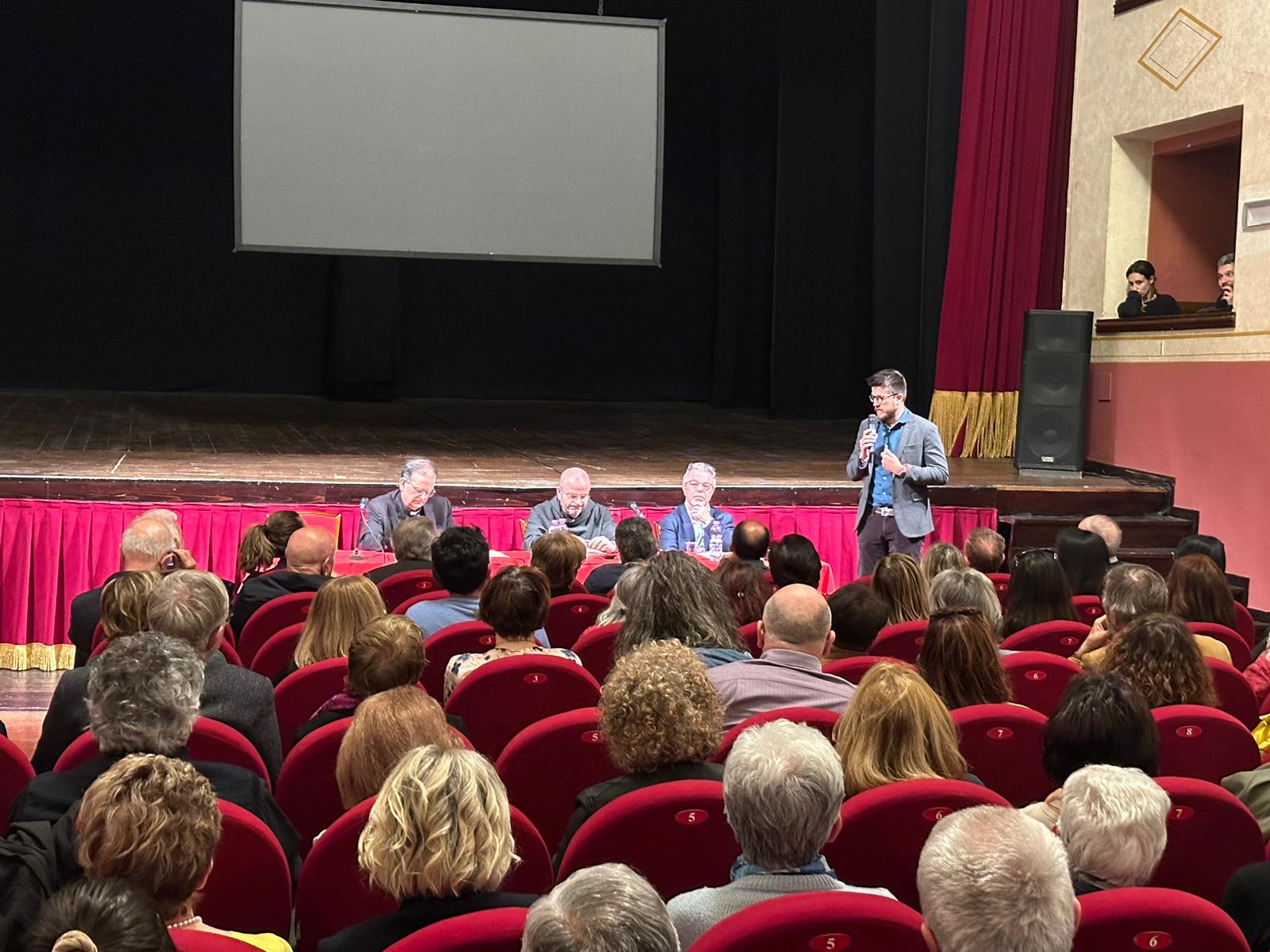 ieri-a-chiusi-la-lectio-magistralis-di-padre-benanti-sul-sicomoro-la-sintesi