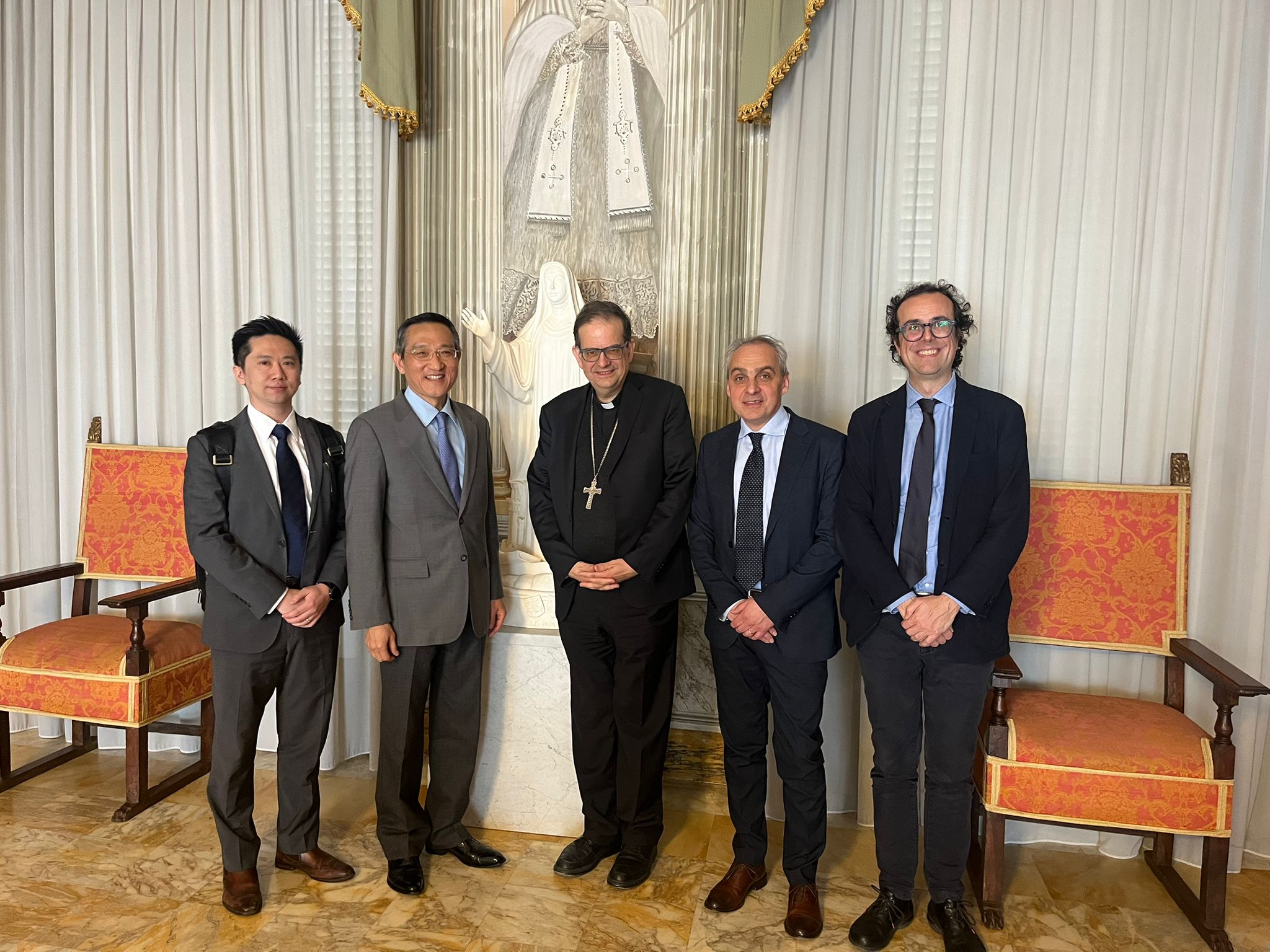 siena-il-card-lojudice-ha-incontrato-il-rappresentante-di-taiwan-in-italia