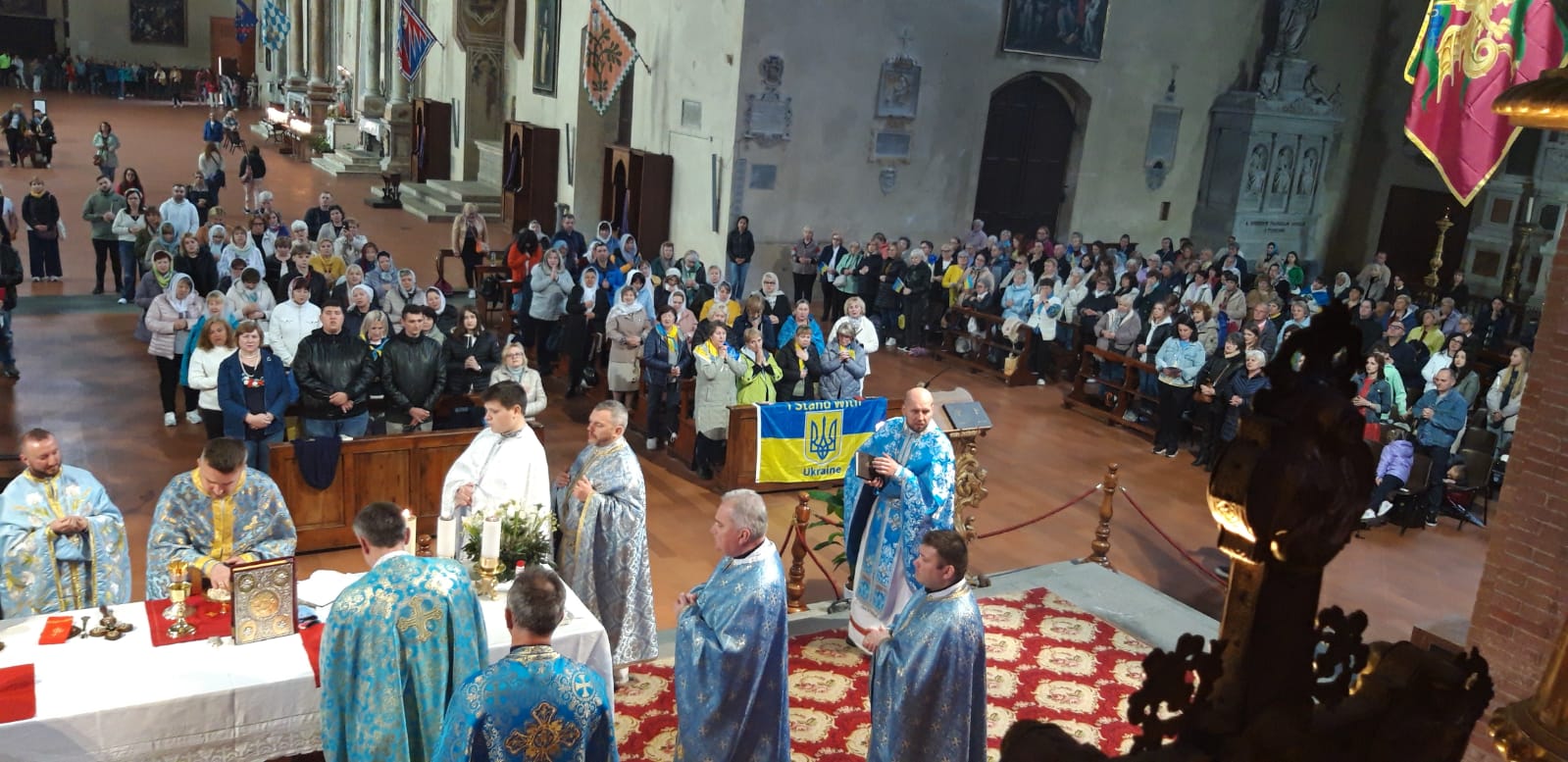 siena-oggi-400-ucraini-dalle-diocesi-del-centro-nord-italia-a-messa-a-s-domenico