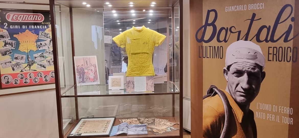 La-maglia-gialla-di-Gino-Bartali-restaurata