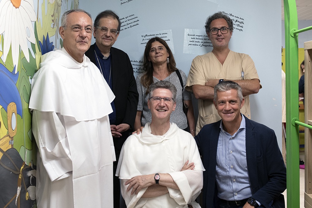 siena-il-card-lojudice-al-reparto-di-chirurgia-pediatrica-delle-scotte-benedetta-la-nuova-biblioteca