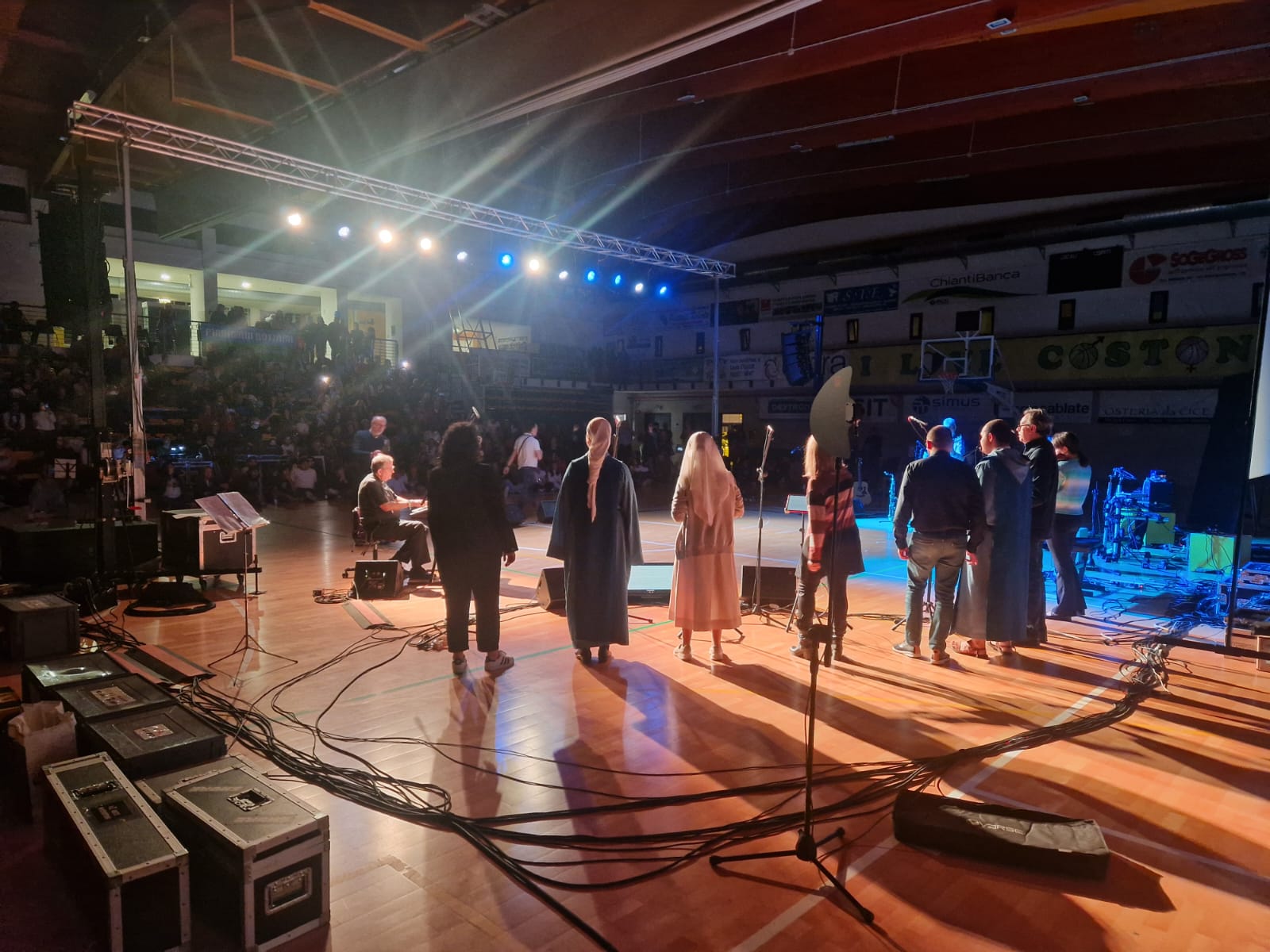 siena-il-31-x-la-iii-edizione-della-notte-dei-santi-talent-edition-sul-palco-anche-la-band-8x1000-formata-da-sacerdoti-e-suore
