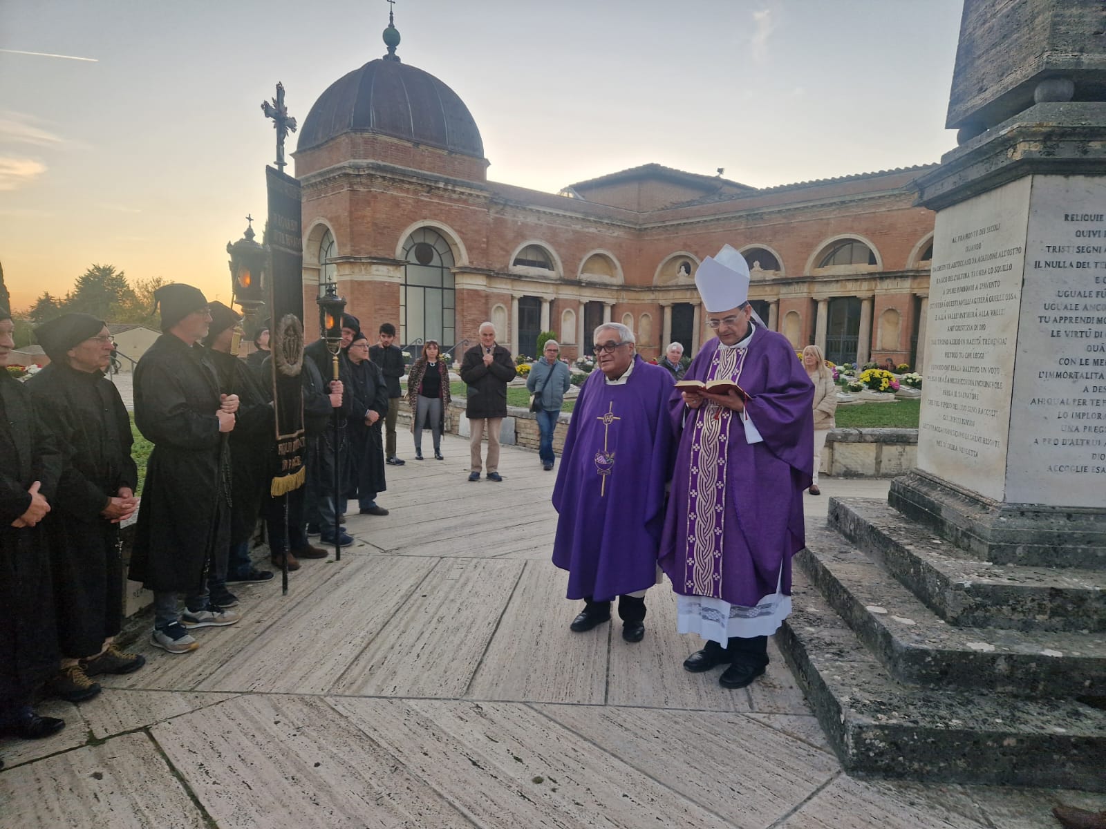commemorazione-dei-defunti-le-celebrazioni-presiedute-dal-card-lojudice-3