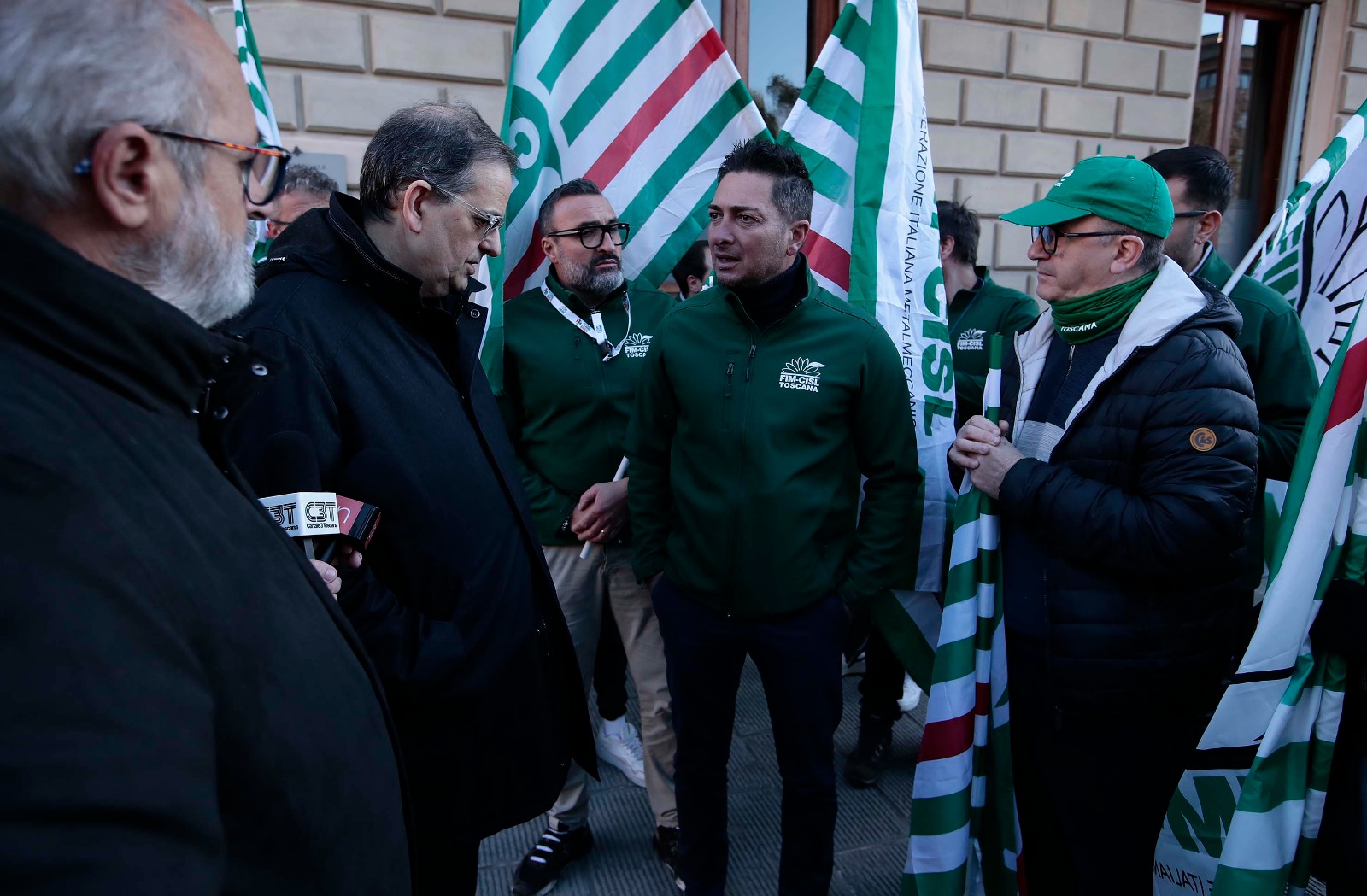 vertenza-beko-siena-il-card-lojudice-ha-portato-la-vicinanza-della-chiesa-ai-lavoratori-in-corteo