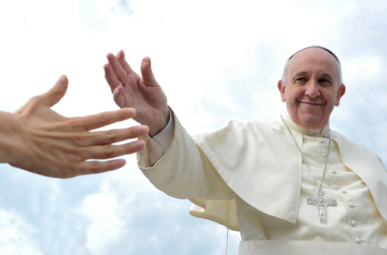 card-lojudice-in-apprensione-per-la-salute-del-papa-le-nostre-comunita-in-preghiera-per-lui