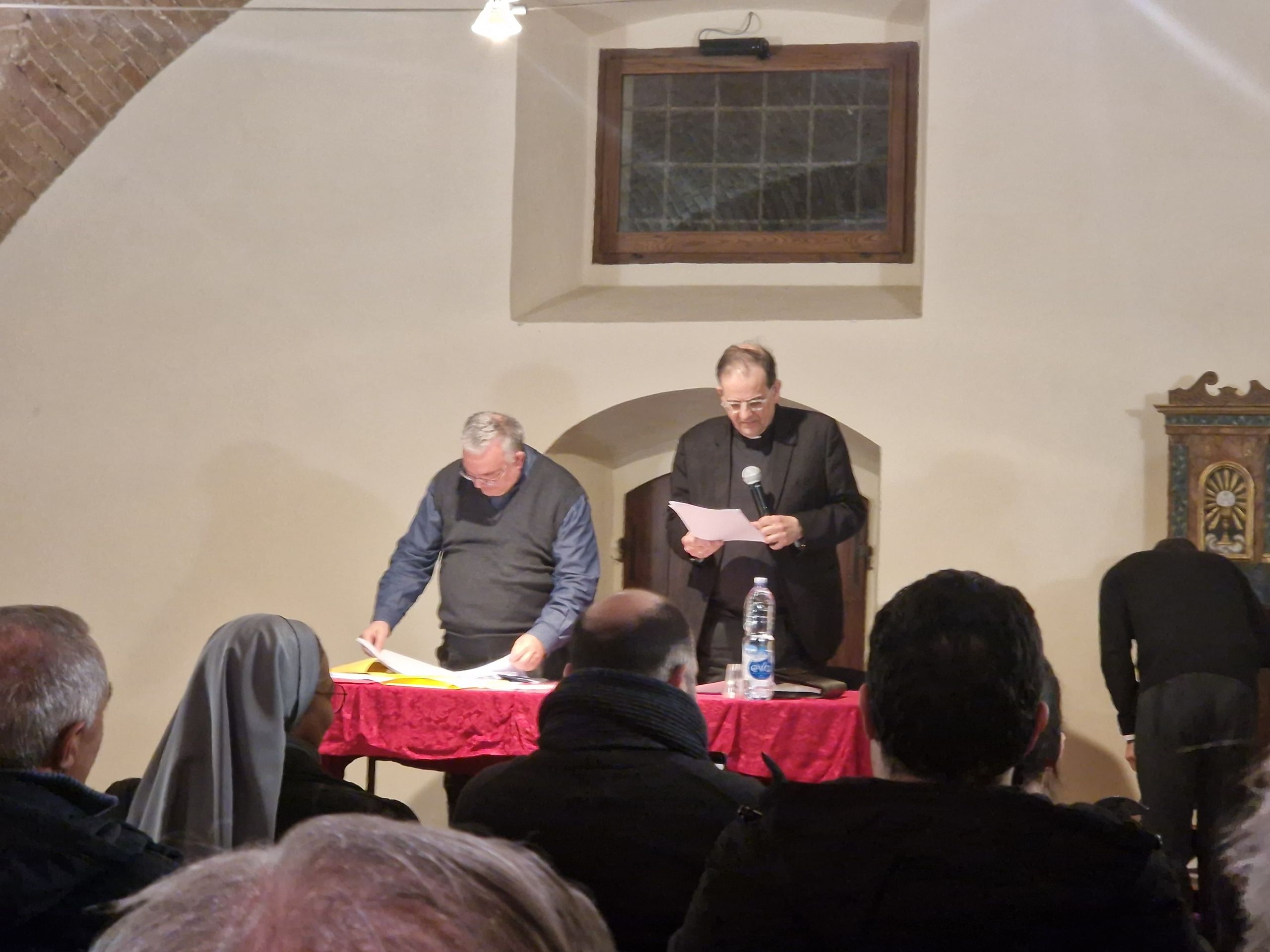 diocesi-di-siena-e-di-montepulciano-presentati-i-nuovi-organigrammi-con-unico-moderatore-di-curia-unico-direttore-caritas-unico-direttore-missio-e-ununica-equipe-per-le-vocazioni