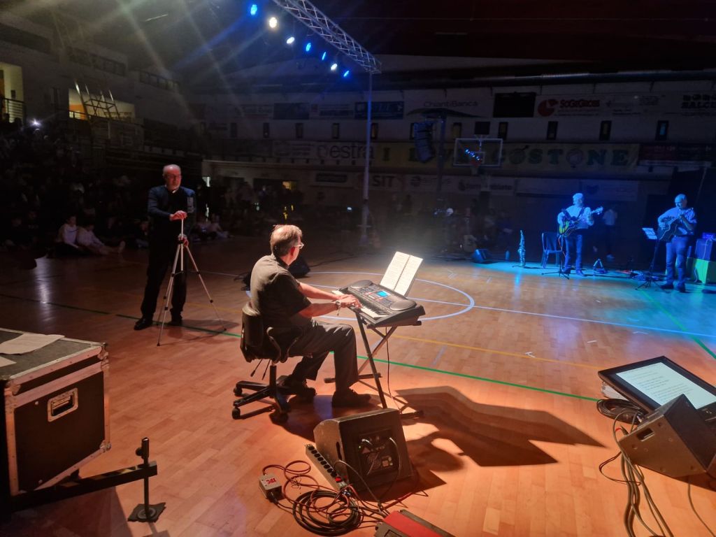 musica-sulle-piattaforme-digitali-la-canzone-preghiera-allo-spirito-santo-su-testi-di-s-caterina-in-studio-anche-il-card-lojudice