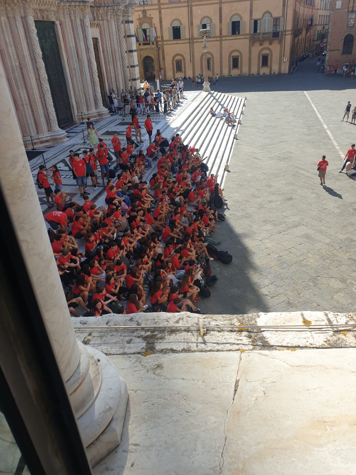 siena-oltre-200-ragazzi-da-roma-nella-citta-di-s-caterina-si-avvicinano-alla-capitale-gli-11-in-cammino-da-giorni