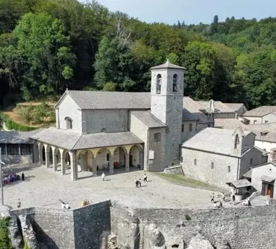 il-santuario-della-verna-che-attrae-ogni-anno-migliaia-di-visitatori