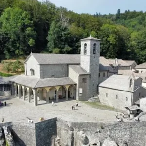 il-santuario-della-verna-che-attrae-ogni-anno-migliaia-di-visitatori