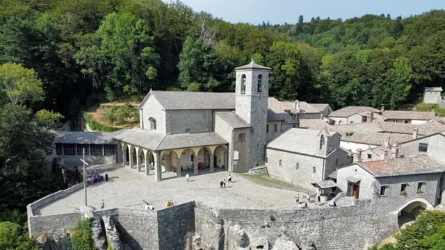 il-santuario-della-verna-che-attrae-ogni-anno-migliaia-di-visitatori