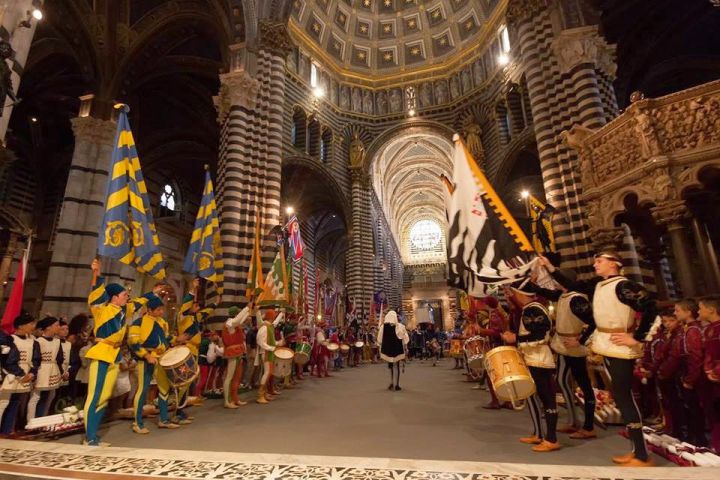 siena-celebra-lassunzione-di-maria-santissima-le-feste-titolari-delle-contrade-nel-mese-di-agosto